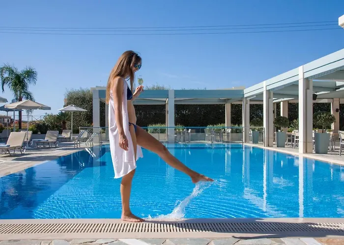 Apartmanhotel Kedrissos 3*