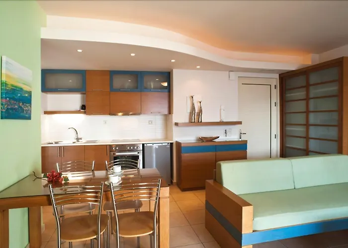 Kedrissos Apartmanhotel 3*