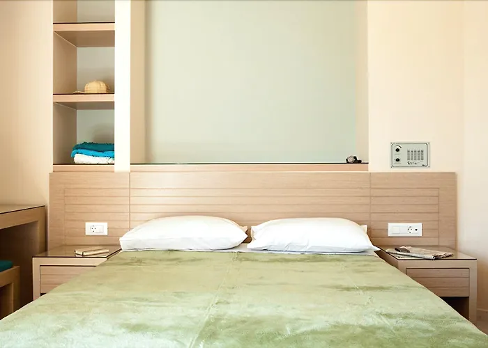 Aparthotel Kedrissos 3*